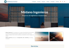 página de inicio de web. Imagen principal en cabecera con fachada de edificio industrial azul, con amplios ventanales a ambos lados de la puerta, que está en el centro. Superpuesto a ésta figura el texo Médano Ingenieros, con lema bajo éste.